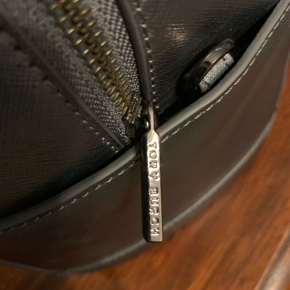 Tory Burch (RARE OLOGRAM SET) - Picture 10 of 13